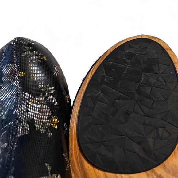 Jambu black leather floral clogs women's 9.5 Fur Lined EUC - Picture 5 of 7